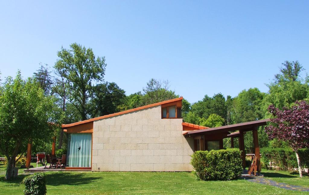 Bungalow Camping Los Manzanos Santa Cruz de Oleiros Exterior photo